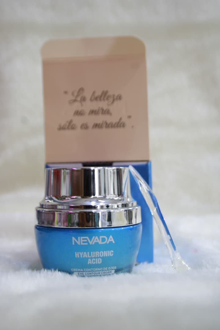 Crema Facial de Ácido Hialurónico: Hidratación profunda hasta 24 horas, reduciendo líneas finas y arrugas para una piel suave y juvenil