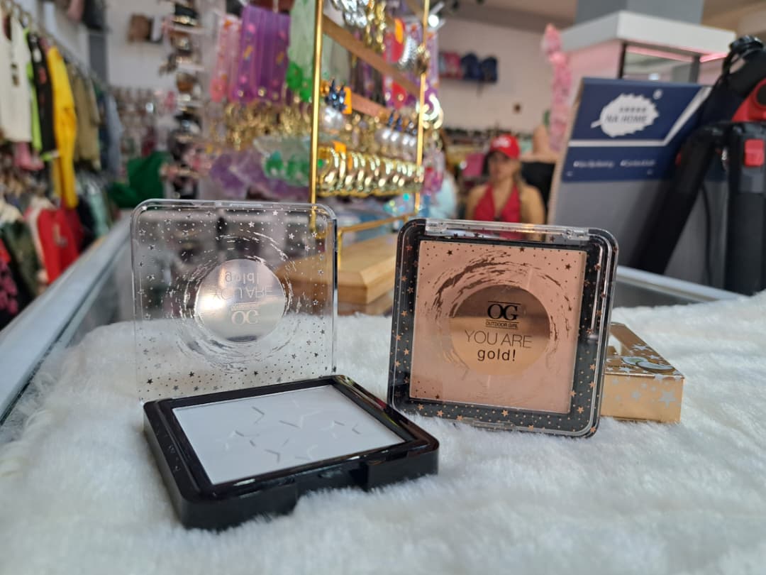 Estuche de paleta de sombras de ojos +producto de maquillaje en polvo.