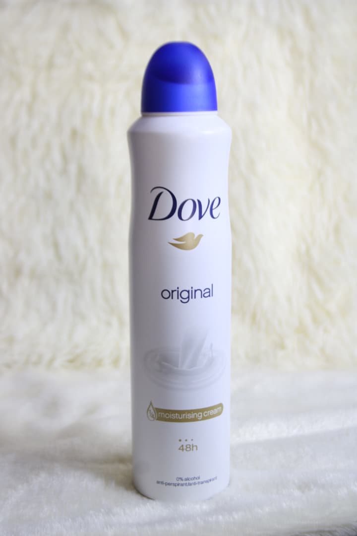 Desodorante antitranspirante en aerosol Dove Original. Proporciona hasta 48 horas de protección contra el sudor y el mal olor.