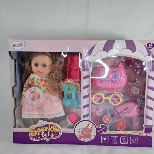 Set de muñeca que puede emitir sonidos. Contiene: Un bolso rosa, un par de gafas, un cepillo de pelo, un biberón y otros accesorios de juego.