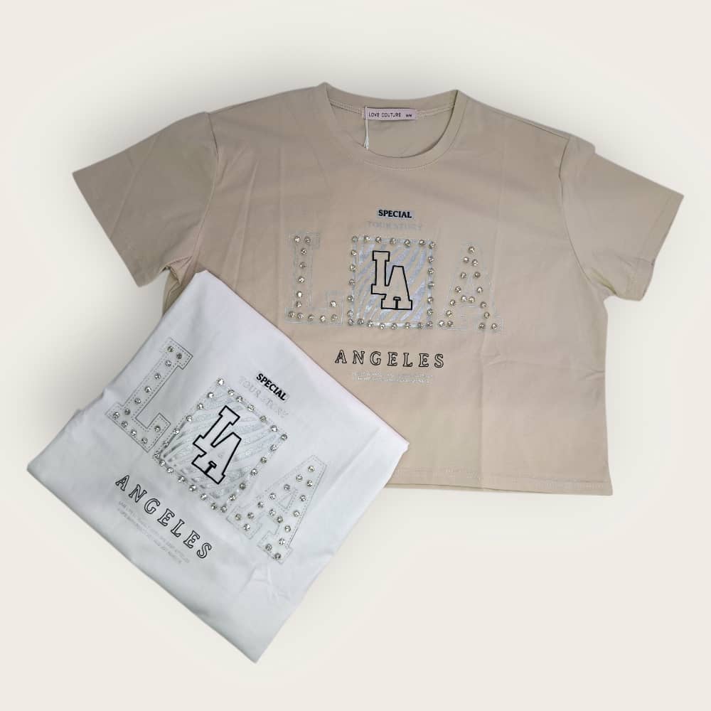 Camiseta de manga corta con la leyenda "LA ANGELES"